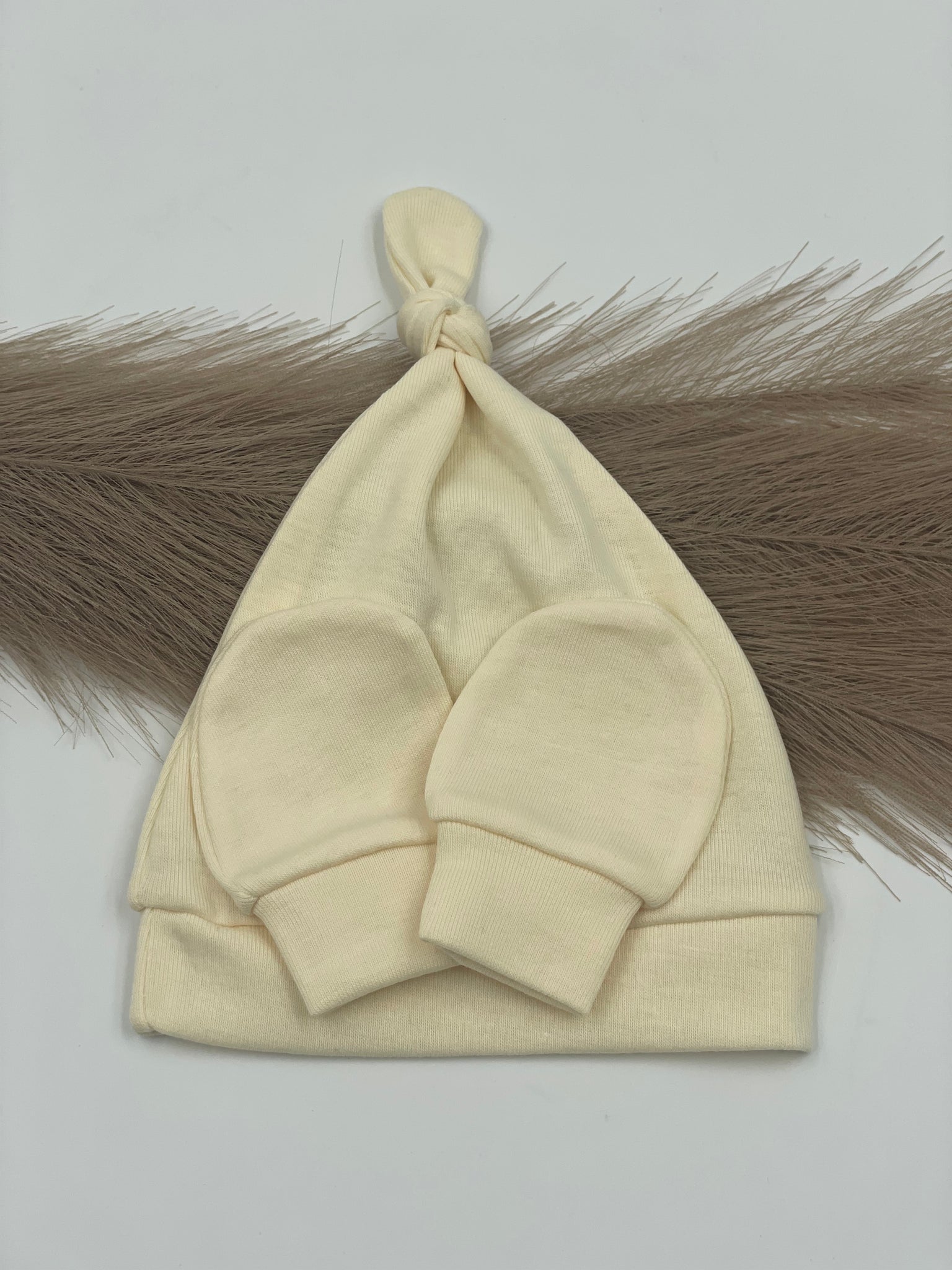 Babymütze mit Handschuhen