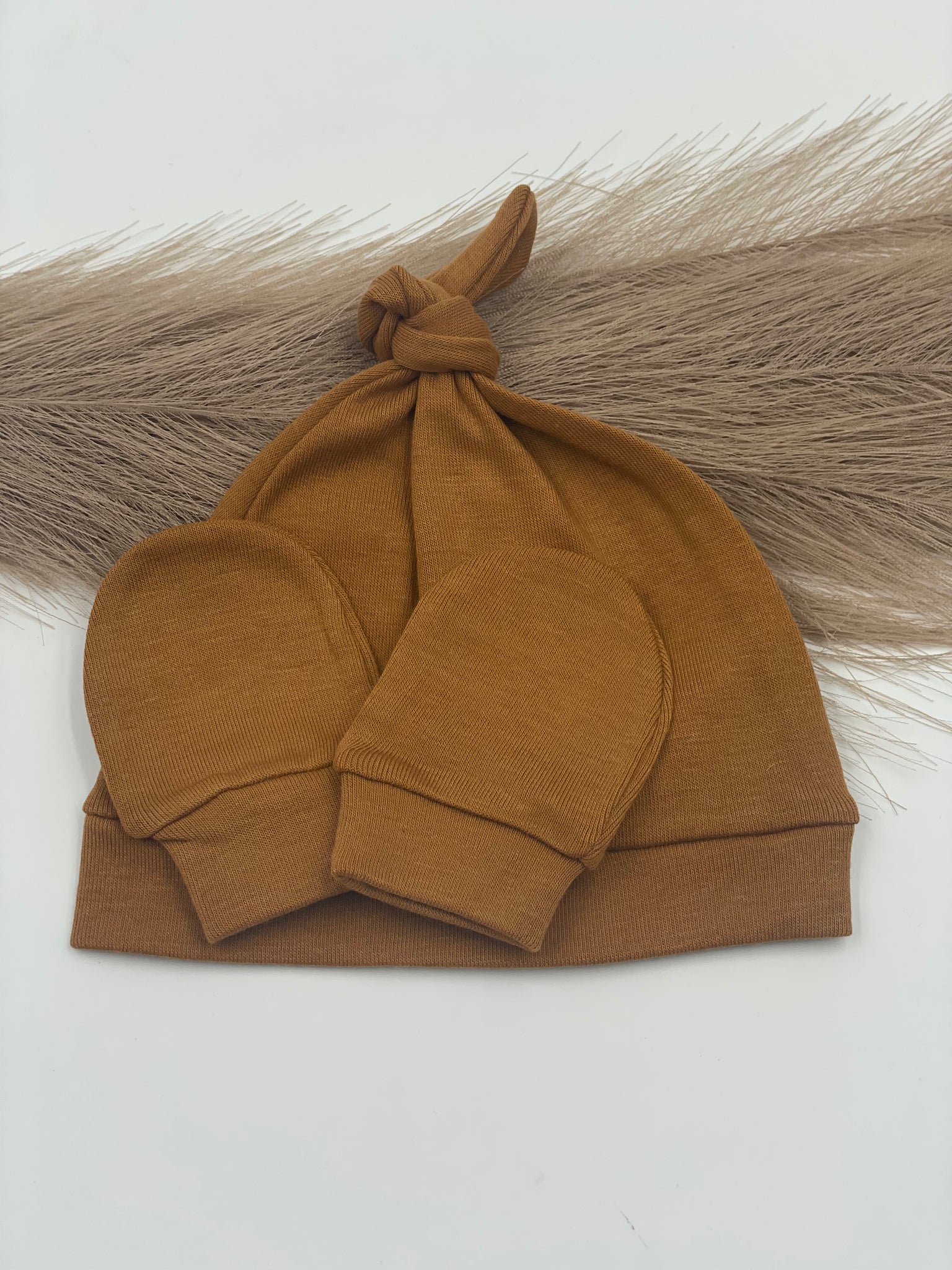 Babymütze mit Handschuhen