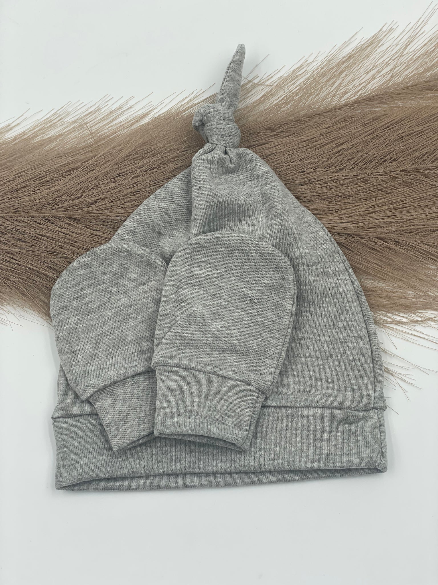 Babymütze mit Handschuhen