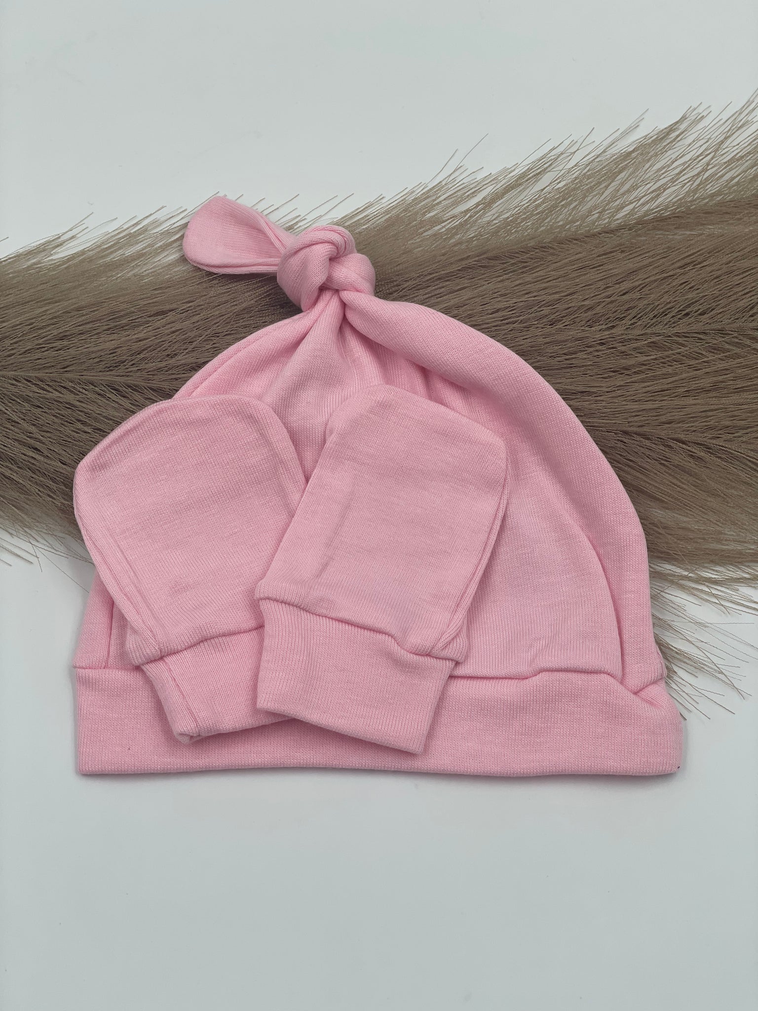 Babymütze mit Handschuhen