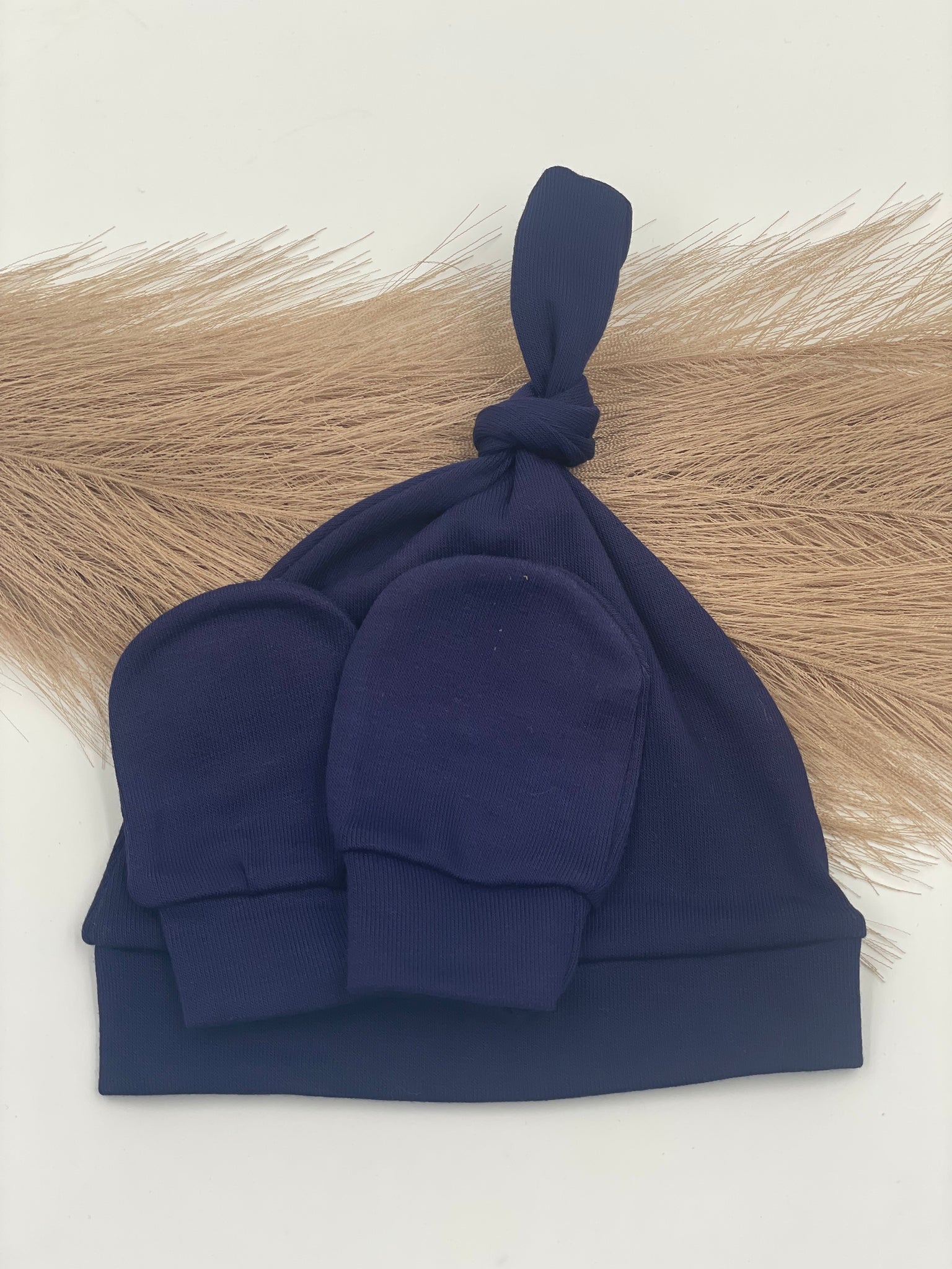 Babymütze mit Handschuhen